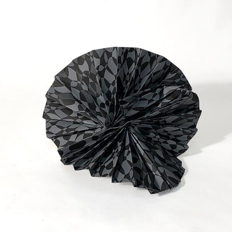 Luis Perelman - Black & White fold small 3